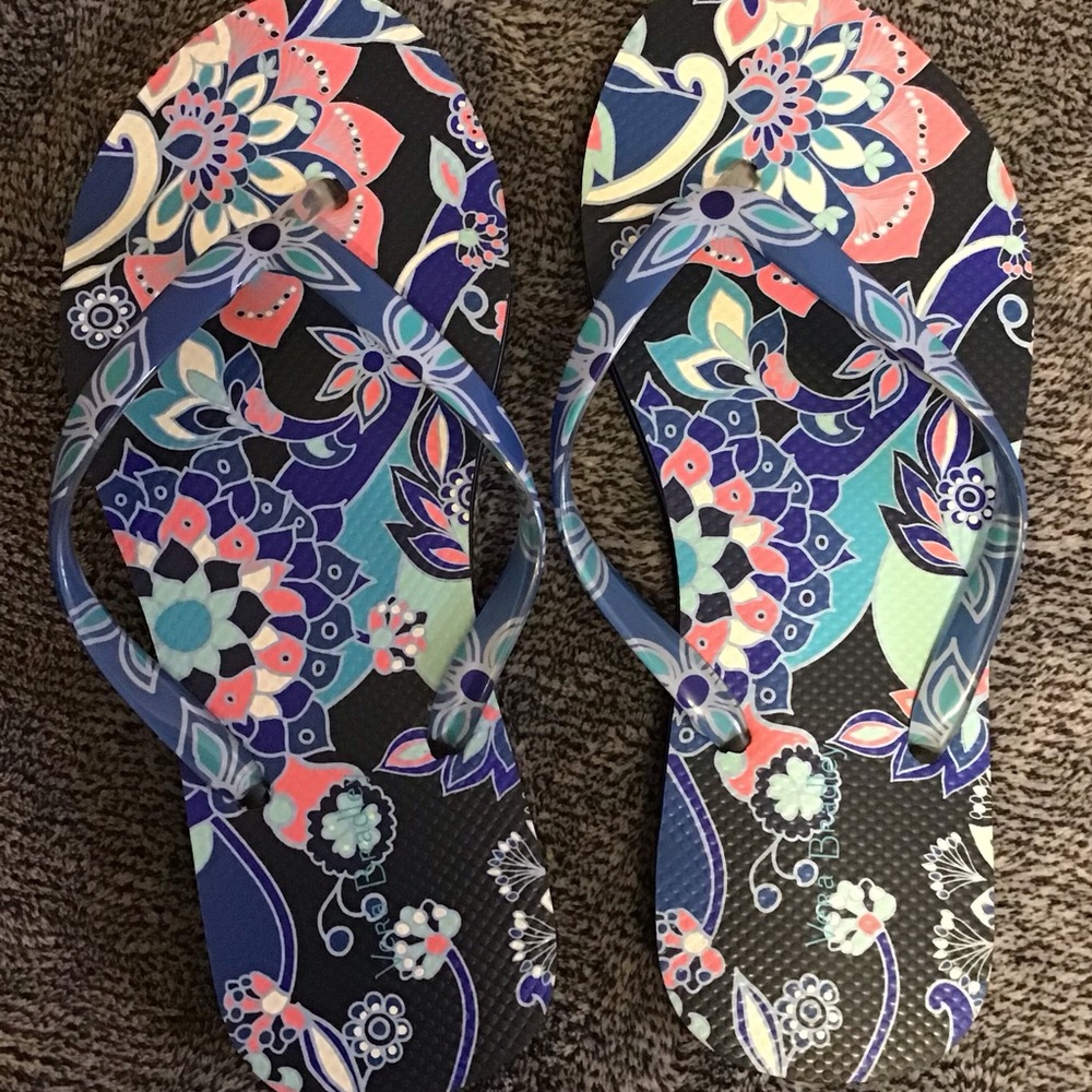 Vera Bradley flip flops. Size 5-6